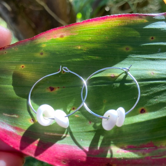 Authentic Hawaiian Puka shell earrings - Picture 1 of 8